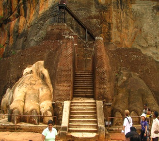 Sigiriya_Lion entrance